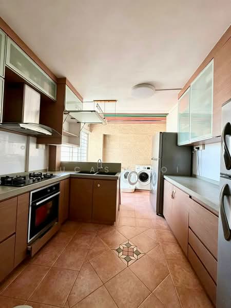 568 Pasir Ris Street 51, 568 Pasir Ris Street 51, 3 Bedrooms, 1,324 sqft, HDB Flat For Sale, by Lucas Gooi, 500215104 - Kitchen - PropertyGuru.com.sg