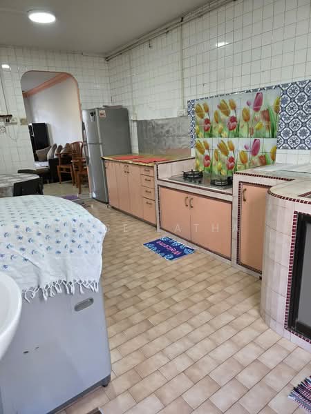 421 Bukit Batok West Avenue 2, 421 Bukit Batok West Avenue 2, 2 Bedrooms, 721 sqft, HDB Flat For Rent, by Rose Latha, 500215114 - Kitchen - PropertyGuru.com.sg