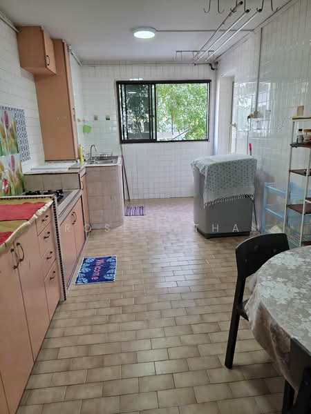 421 Bukit Batok West Avenue 2, 421 Bukit Batok West Avenue 2, 2 Bedrooms, 721 sqft, HDB Flat For Rent, by Rose Latha, 500215114 - Kitchen - PropertyGuru.com.sg
