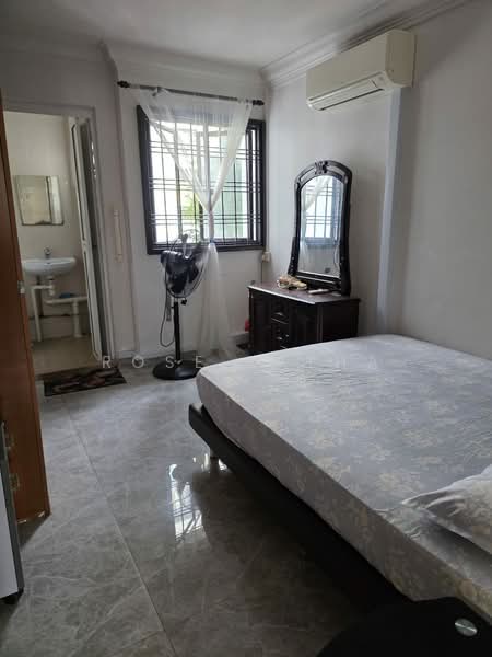 421 Bukit Batok West Avenue 2, 421 Bukit Batok West Avenue 2, 2 Bedrooms, 721 sqft, HDB Flat For Rent, by Rose Latha, 500215114 - Bedroom - PropertyGuru.com.sg