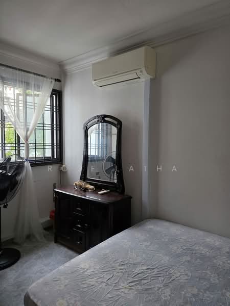 421 Bukit Batok West Avenue 2, 421 Bukit Batok West Avenue 2, 2 Bedrooms, 721 sqft, HDB Flat For Rent, by Rose Latha, 500215114 - Bedroom - PropertyGuru.com.sg