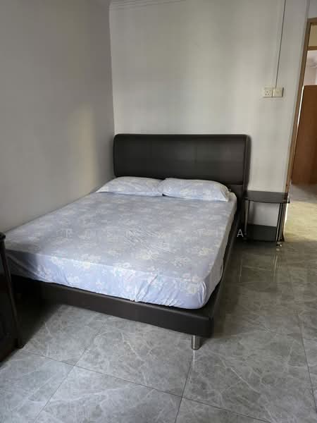 421 Bukit Batok West Avenue 2, 421 Bukit Batok West Avenue 2, 2 Bedrooms, 721 sqft, HDB Flat For Rent, by Rose Latha, 500215114 - Bedroom - PropertyGuru.com.sg