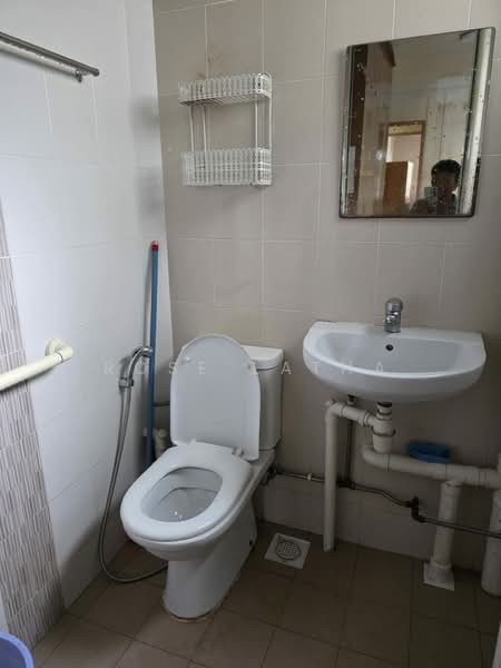 421 Bukit Batok West Avenue 2, 421 Bukit Batok West Avenue 2, 2 Bedrooms, 721 sqft, HDB Flat For Rent, by Rose Latha, 500215114 - Bathroom - PropertyGuru.com.sg