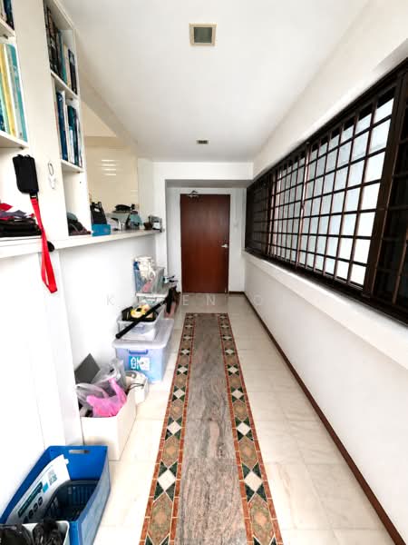 283 Tampines Street 22, 283 Tampines Street 22, 2 Bedrooms, 904 sqft, HDB Flat For Sale, by Kaven Oh, 500215131 - Corridor - PropertyGuru.com.sg