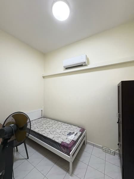 Hazel Park Terrace, 108 Hazel Park Terrace, Room Rental, 120 sqft, Terraced House For Rent, by Michelle Tan, 500215159 - Bedroom - PropertyGuru.com.sg
