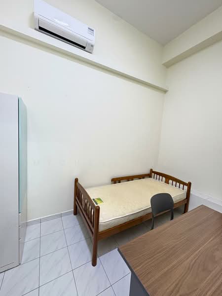 Hazel Park Terrace, 108 Hazel Park Terrace, Room Rental, 120 sqft, Terraced House For Rent, by Michelle Tan, 500215159 - Bedroom - PropertyGuru.com.sg