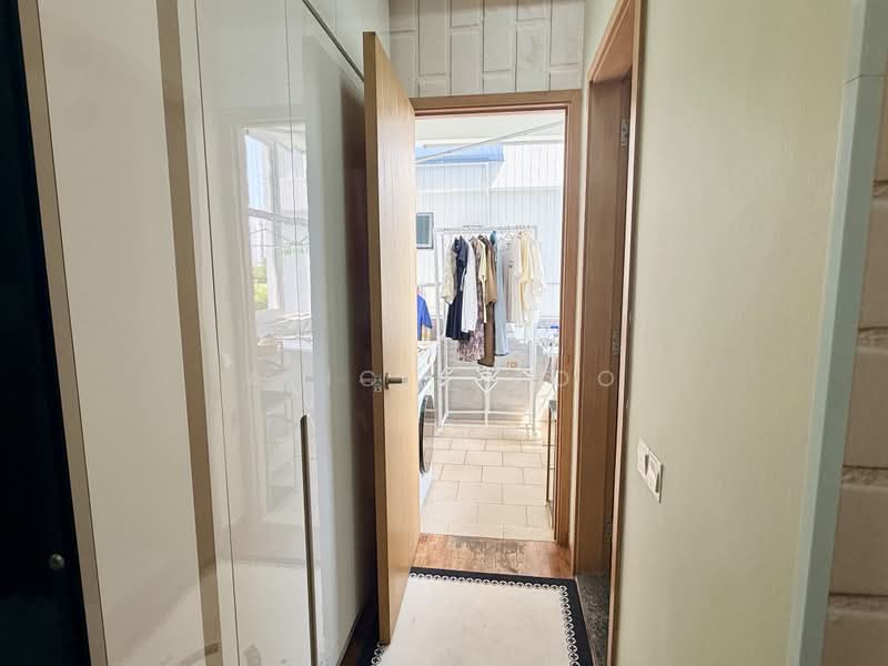 Carabelle, 67 West Coast Way, 3 Bedrooms, 1,259 sqft, Condominium For Sale, by Alicia Koo, 500215177 - Master bedroom wardrobe  - PropertyGuru.com.sg
