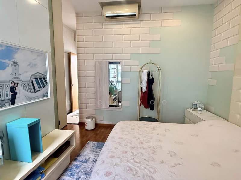 Carabelle, 67 West Coast Way, 3 Bedrooms, 1,259 sqft, Condominium For Sale, by Alicia Koo, 500215177 - Master Bedroom - PropertyGuru.com.sg