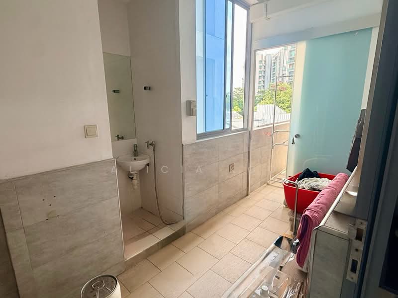 Carabelle, 67 West Coast Way, 3 Bedrooms, 1,259 sqft, Condominium For Sale, by Alicia Koo, 500215177 - Yard - PropertyGuru.com.sg
