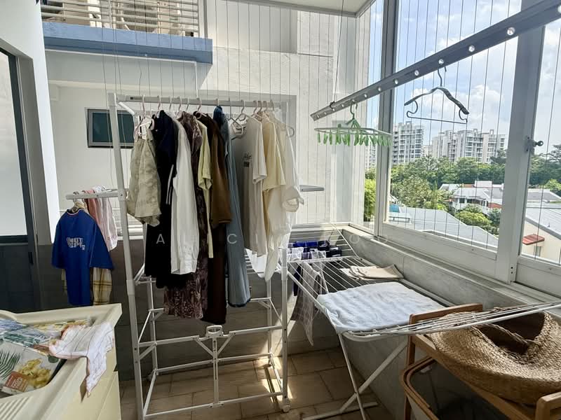 Carabelle, 67 West Coast Way, 3 Bedrooms, 1,259 sqft, Condominium For Sale, by Alicia Koo, 500215177 - Yard - PropertyGuru.com.sg
