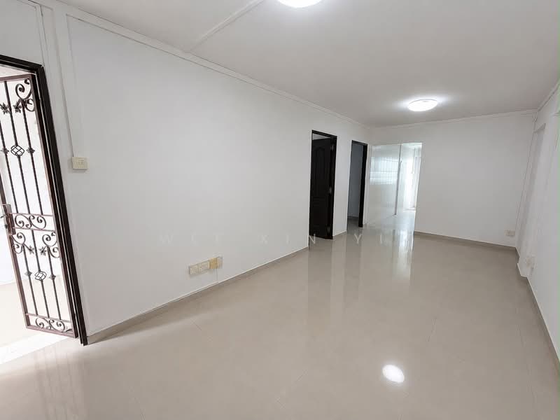215 Yishun Street 21, 215 Yishun Street 21, 2 Bedrooms, 721 sqft, HDB Flat For Sale, by Wee Xin Yi, 500215185 - Living Room - PropertyGuru.com.sg