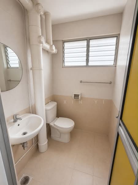 215 Yishun Street 21, 215 Yishun Street 21, 2 Bedrooms, 721 sqft, HDB Flat For Sale, by Wee Xin Yi, 500215185 - Bathroom - PropertyGuru.com.sg