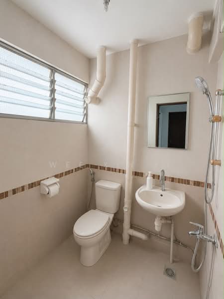 215 Yishun Street 21, 215 Yishun Street 21, 2 Bedrooms, 721 sqft, HDB Flat For Sale, by Wee Xin Yi, 500215185 - Bathroom - PropertyGuru.com.sg