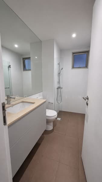 Heron Bay, Upper Serangoon View, 4 Bedrooms, 1,281 sqft, Executive Condominium For Rent, by Foo Mei Ling, 500215190 - Bathroom - PropertyGuru.com.sg