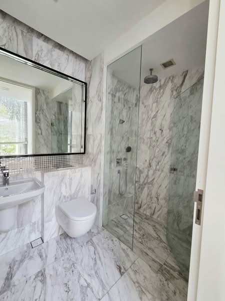 Marina Collection, 13 Cove Drive, 4 Bedrooms, 2,185 sqft, Condominium For Rent, by Joe Leow, 500215194 - Common bathroom - PropertyGuru.com.sg
