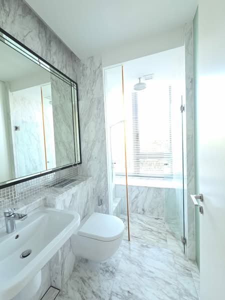 Marina Collection, 13 Cove Drive, 4 Bedrooms, 2,185 sqft, Condominium For Rent, by Joe Leow, 500215194 - Junior suite bathroom - PropertyGuru.com.sg