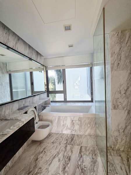 Marina Collection, 13 Cove Drive, 4 Bedrooms, 2,185 sqft, Condominium For Rent, by Joe Leow, 500215194 - Master bathroom - PropertyGuru.com.sg