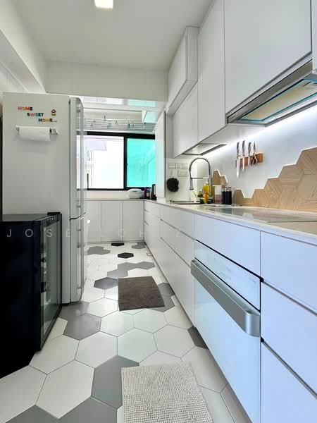 63 Greentops @ Sims Place, 63 Sims Place, 2 Bedrooms, 732 sqft, HDB Flat For Sale, by Jose Loh Zhenhao, 500215196 - Kitchen - PropertyGuru.com.sg