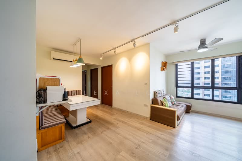 30 Ghim Moh Link, 30 Ghim Moh Link, 3 Bedrooms, 1,001 sqft, HDB Flat For Sale, by Alexa Loh, 500215198 - Dining & Living - PropertyGuru.com.sg