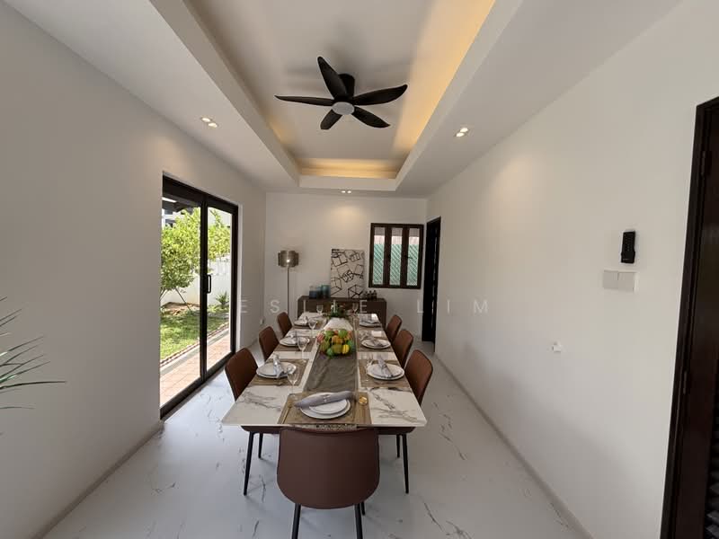 A House Of Immense Charm And Causual Elegance, Minaret Walk , Jalan Kathi, 5 Bedrooms, 3,200 sqft, Corner Terrace For Sale, by Leslie Lim, 500215210 - Dining Room - PropertyGuru.com.sg
