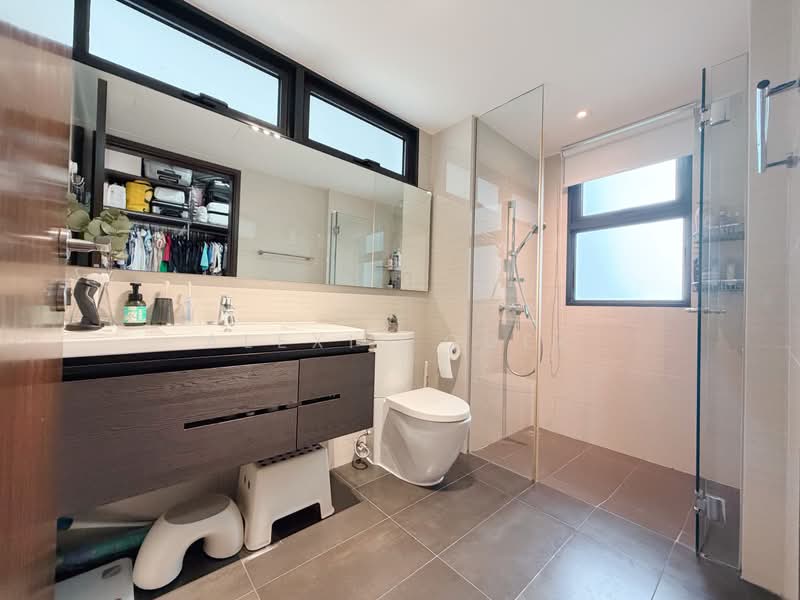 Riverparc Residence, 98 Punggol Drive, 3 Bedrooms, 1,076 sqft, Executive Condominium For Sale, by Alexis Quek, 500215229 - Bathroom - PropertyGuru.com.sg