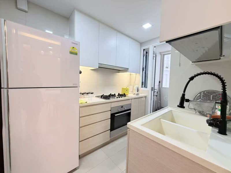 The Tampines Trilliant, 25 Tampines Central 7, 3 Bedrooms, 872 sqft, Executive Condominium For Rent, by Joanne Wang, 500215239 - Kitchen - PropertyGuru.com.sg
