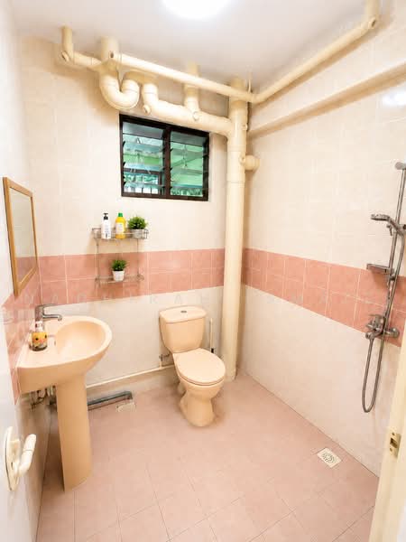 510 Woodlands Drive 14, 510 Woodlands Drive 14, 4 Bedrooms, 1,345 sqft, HDB Flat For Sale, by Nadhirah Ismail, 500215244 - Bathroom - PropertyGuru.com.sg