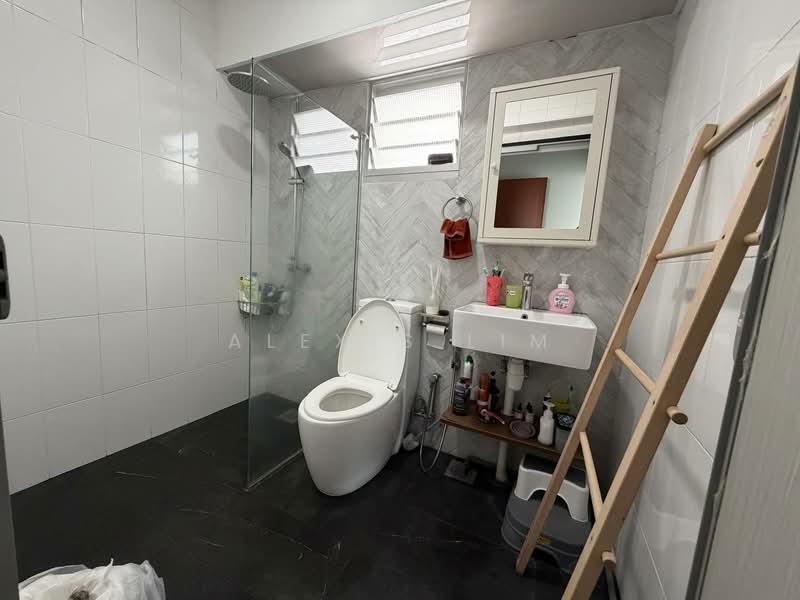 890A Woodlands Drive 50, 890A Woodlands Drive 50, 3 Bedrooms, 1,216 sqft, HDB Flat For Sale, by Alexis Lim, 500215259 - Bathroom - PropertyGuru.com.sg