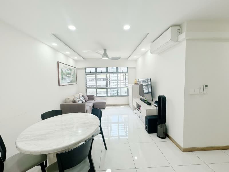 622A Tampines Avenue 12, 622A Tampines Avenue 12, 3 Bedrooms, 1,001 sqft, HDB Flat For Sale, by Lewis Ho, 500215265 - Living Room - PropertyGuru.com.sg