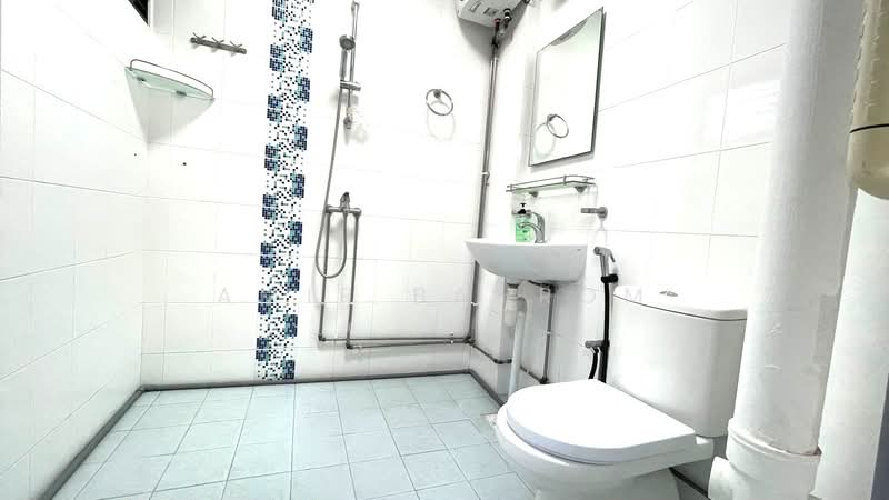 101 Bedok Reservoir Road, 101 Bedok Reservoir Road, 3 Bedrooms, 1,302 sqft, HDB Flat For Sale, by Amir Bahrom, 500215303 - Bathroom - PropertyGuru.com.sg