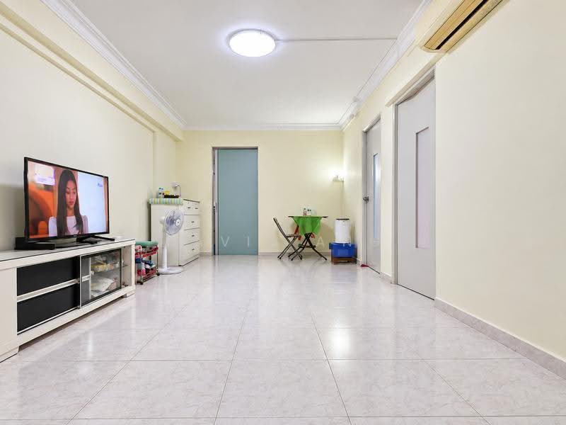 160 Yishun Street 11, 160 Yishun Street 11, Sembawang / Yishun, 2 Bedrooms, 721 sqft, HDB Flat For Sale, by David Ang, 500215305 - Living Room - PropertyGuru.com.sg