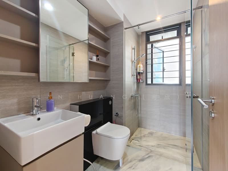 Parc Life, 27 Sembawang Crescent, 4 Bedrooms, 1,281 sqft, Executive Condominium For Sale, by Lyn Huang (可欣), 500215309 - Bathroom - PropertyGuru.com.sg
