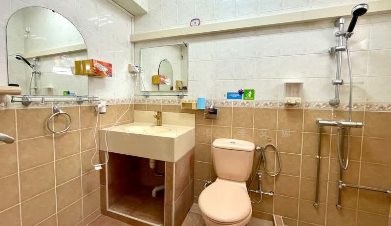 Nicely Renovated HDB near Coral Edge LRT (Punggol), , 3 Bedrooms, 1,184 sqft, HDB Flat For Rent, by Aina Lie 李艾娜, 500215312 - Bathroom - PropertyGuru.com.sg