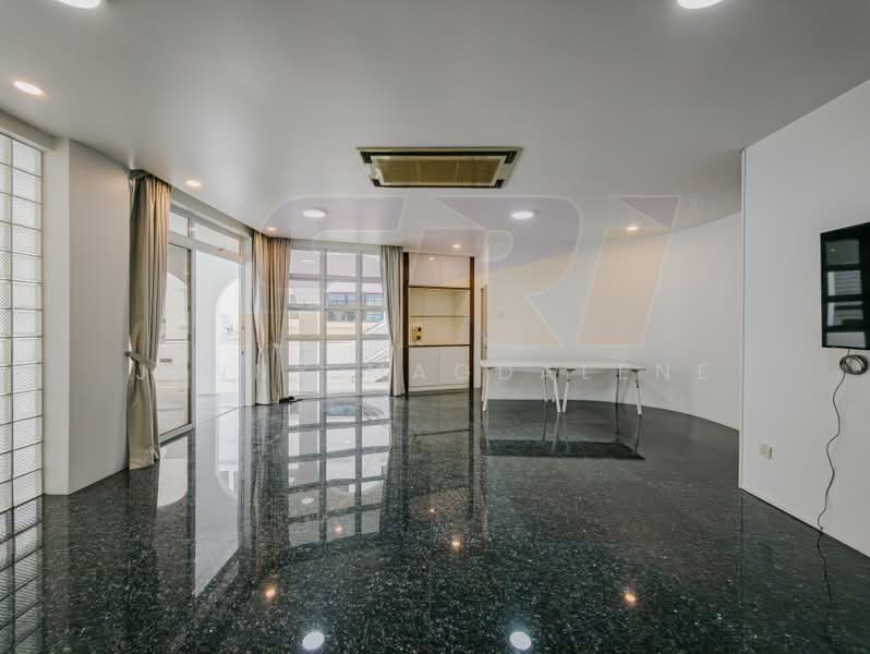 Huge Multi-generational Freehold Home @ East Coast Hill, , 5 Bedrooms, 11,000 sqft, Semi-Detached House For Sale, by Jenny Magdalene, 500215319 - Living Room - PropertyGuru.com.sg