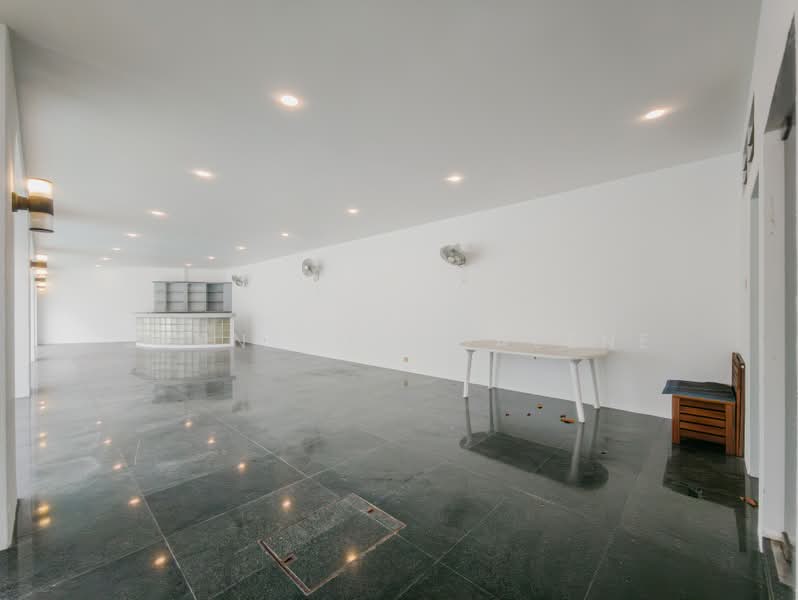 Huge Multi-generational Freehold Home @ East Coast Hill, , 5 Bedrooms, 11,000 sqft, Semi-Detached House For Sale, by Jenny Magdalene, 500215319 - Lounge by the pool - PropertyGuru.com.sg
