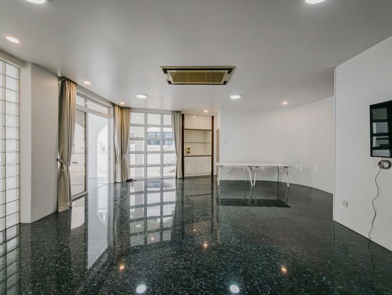 Huge Multi-generational Freehold Home @ East Coast Hill, , 5 Bedrooms, 11,000 sqft, Semi-Detached House For Sale, by Jenny Magdalene, 500215319 - Living Room - PropertyGuru.com.sg