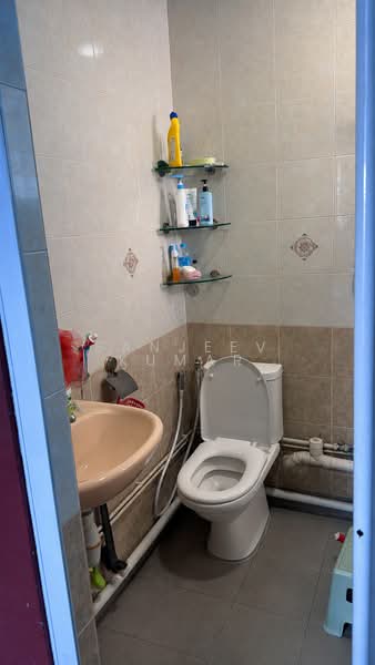 7 Ghim Moh Road, 7 Ghim Moh Road, 3 Bedrooms, 1,250 sqft, HDB Flat For Rent, by Sanjeev Kumar, 500215344 - Bathroom - PropertyGuru.com.sg