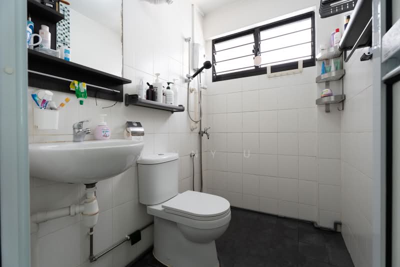 775 Yishun Ring Road, 775 Yishun Ring Road, 3 Bedrooms, 1,356 sqft, HDB Flat For Sale, by Jenny U, 500215353 - Master bathroom - PropertyGuru.com.sg
