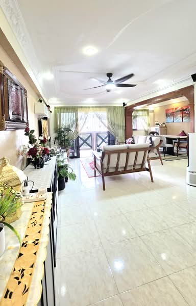 62 Lorong 4 Toa Payoh, 62 Lorong 4 Toa Payoh, 3 Bedrooms, 1,292 sqft, HDB Flat For Sale, by Mohammad Khafidz(Fizzy Fizz), 500215362 - Living Room - PropertyGuru.com.sg