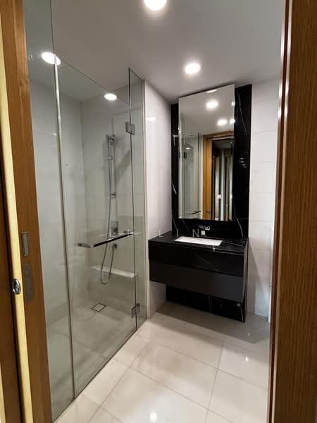 Concourse Skyline, 296 Beach Road, 2 Bedrooms, 1,098 sqft, Condominium For Rent, by Li Lin, 500215366 - Bathroom - PropertyGuru.com.sg