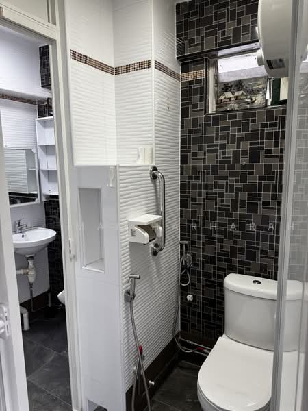 62 Marine Drive, 62 Marine Drive, 3 Bedrooms, 936 sqft, HDB Flat For Sale, by Suliman Harharah, 500215373 - Bathroom - PropertyGuru.com.sg