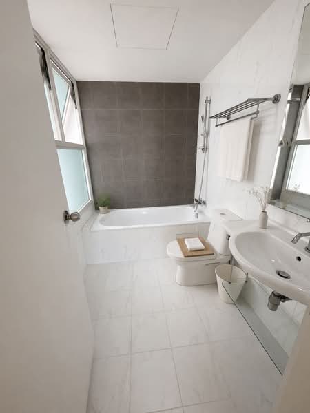 Blossoms @ Woodleigh, 12 Woodleigh Close, 3 Bedrooms, 1,206 sqft, Condominium For Sale, by Rachel Tan, 500215375 - Bathroom - PropertyGuru.com.sg