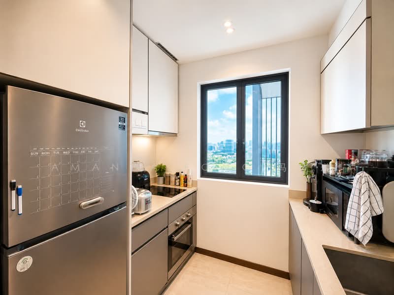Cheap Modern 2-Bedroom + Study in Prime District D5! Well-Renovated, High Floor, Unblocked Views!, , 3 Bedrooms, 850 sqft, Condominium For Sale, by Amanda Fong 冯佩璇, 500215376 - Kitchen - PropertyGuru.com.sg