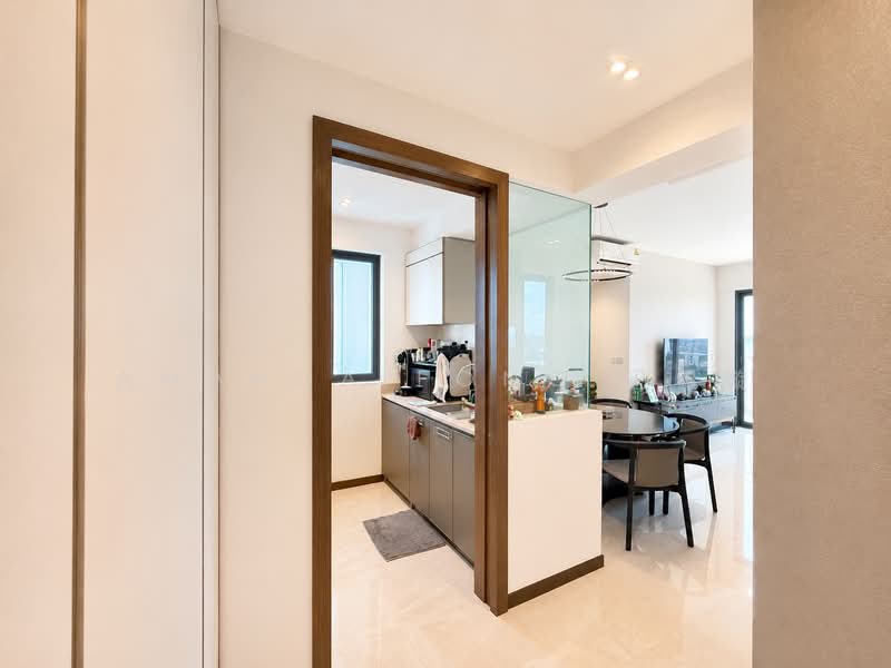 Cheap Modern 2-Bedroom + Study in Prime District D5! Well-Renovated, High Floor, Unblocked Views!, , 3 Bedrooms, 850 sqft, Condominium For Sale, by Amanda Fong 冯佩璇, 500215376 - Kitchen - PropertyGuru.com.sg