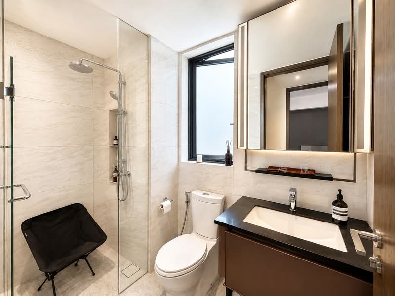 Cheap Modern 2-Bedroom + Study in Prime District D5! Well-Renovated, High Floor, Unblocked Views!, , 3 Bedrooms, 850 sqft, Condominium For Sale, by Amanda Fong 冯佩璇, 500215376 - Bathroom - PropertyGuru.com.sg