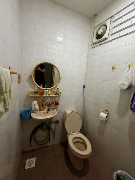 Uni Building, 224 Telok Kurau Road, 1,389 sqft, Office For Rent, by Jay Goh, 500215382 - Bathroom - CommercialGuru.com.sg