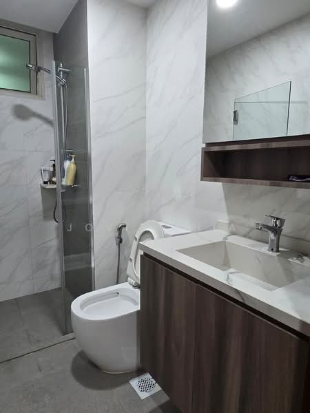 Rafflesia Condo, 31 Bishan Street 21, 2 Bedrooms, 915 sqft, Condominium For Sale, by Jovis Thia, 500215383 - Common Bathroom - PropertyGuru.com.sg