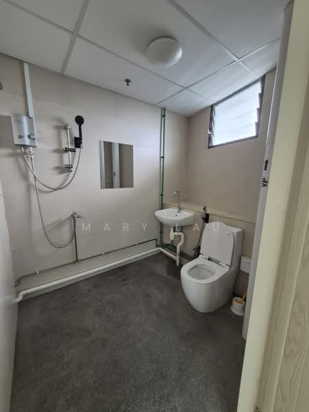 Oxley BizHub, 61 Ubi Road 1, 1,130 sqft, Light Industrial (B1) For Rent, by Mary Lau, 500215384 - Bathroom - CommercialGuru.com.sg