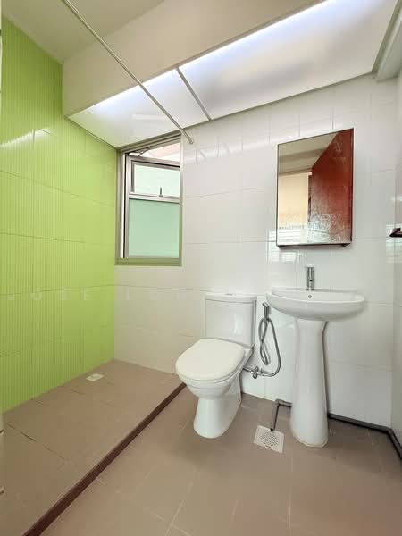 260B Kebun Baru Court, 260B Ang Mo Kio Street 21, 3 Bedrooms, 1,001 sqft, HDB Flat For Sale, by Jose Loh Zhenhao, 500215397 - Bathroom - PropertyGuru.com.sg