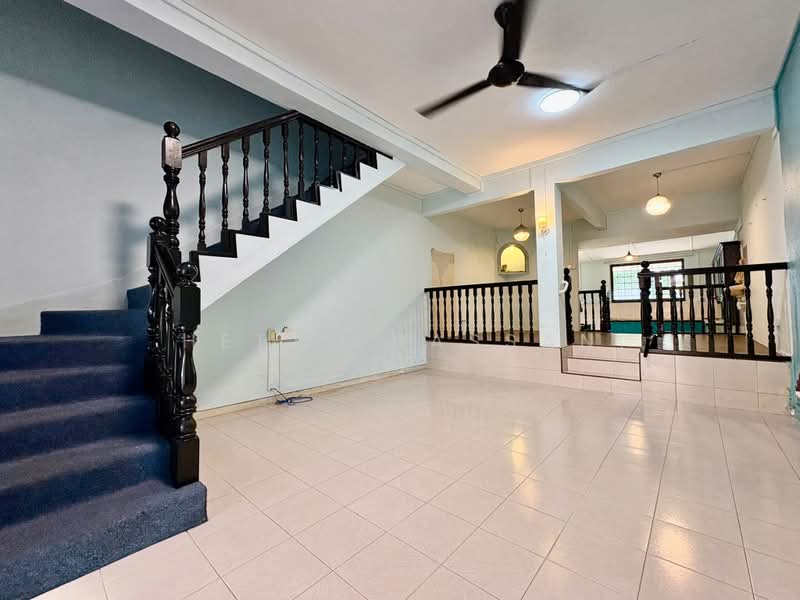 Thomson Garden Estate, Sin Ming Road, 2 Bedrooms, 1,001 sqft, Terraced House For Sale, by Hetty Hassan, 500215408 - Interior - PropertyGuru.com.sg